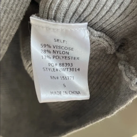 Gilli Long Sleeve Mock Neck Ribbed Knit Top Sweater Heather Grey size small - Picture 6 of 15